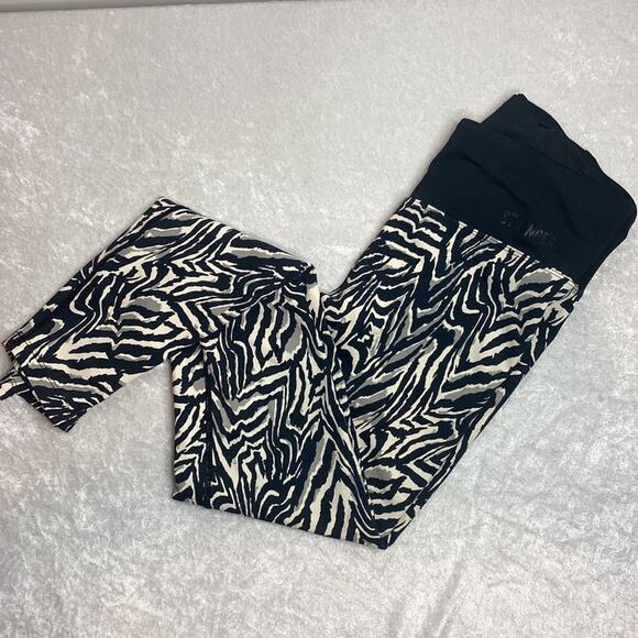 Stronger Black and White Zebra pattern Leggings Size S - Picture 3 of 5